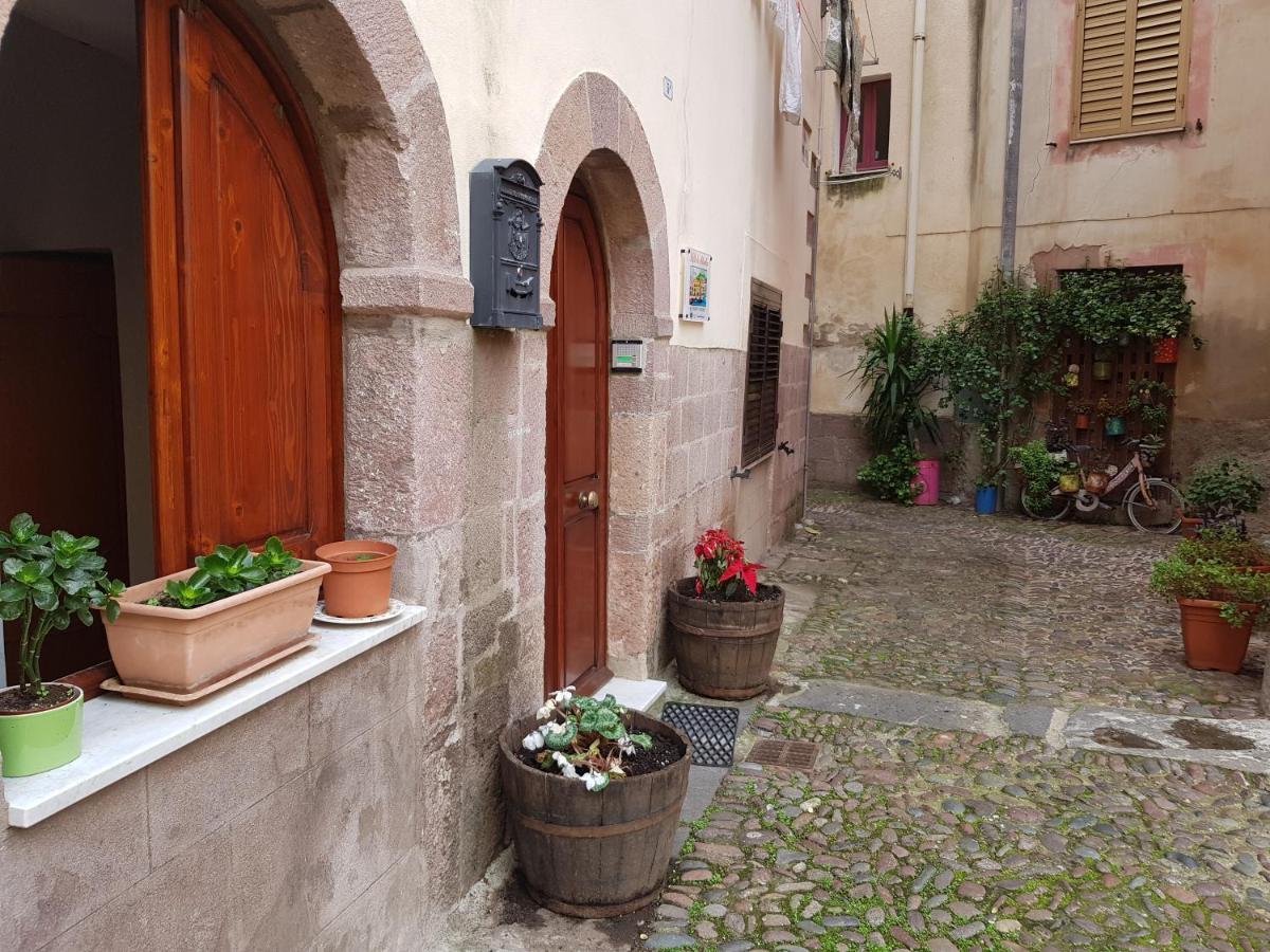 B&B Da Antonella Bosa Buitenkant foto